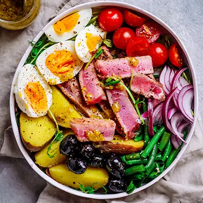 Seafood recipes with a niçoise salad with grilled tuna.